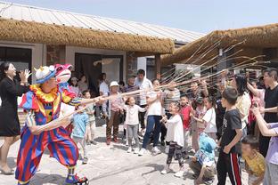 霍伊伦本场数据：0射门，8次对抗仅2次成功，评分6.3分全场最低